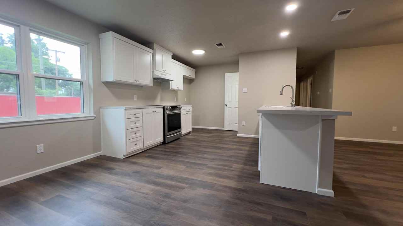 3705 Elkhart Ave - Photo 4 of 11