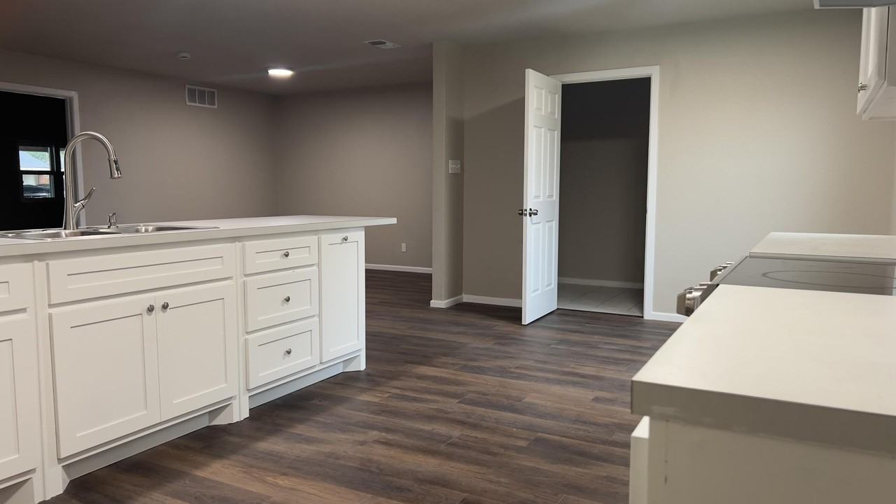 3705 Elkhart Ave - Photo 6 of 11