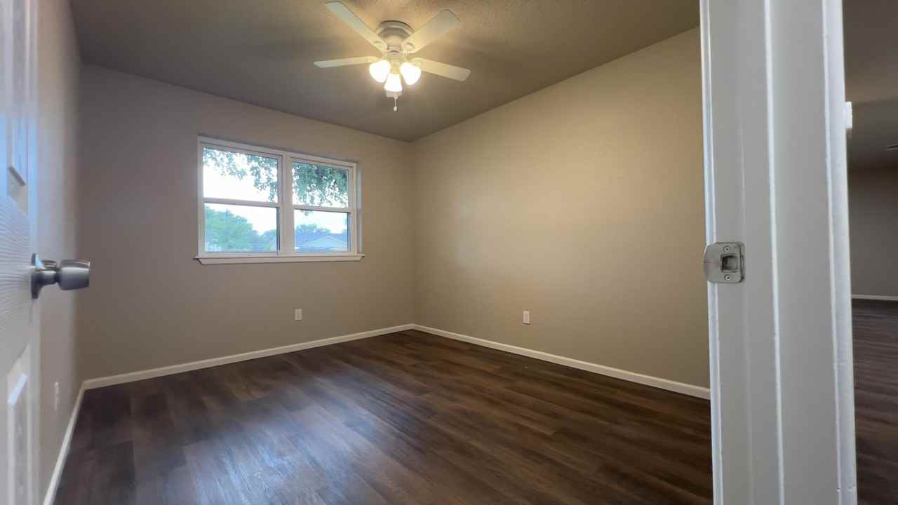 3705 Elkhart Ave - Photo 7 of 11