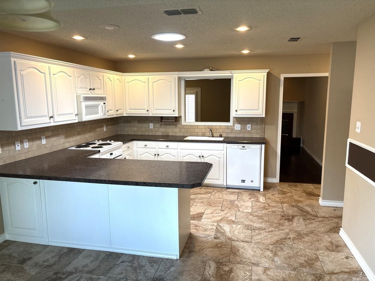 5412 99th St - Photo 3 of 10
