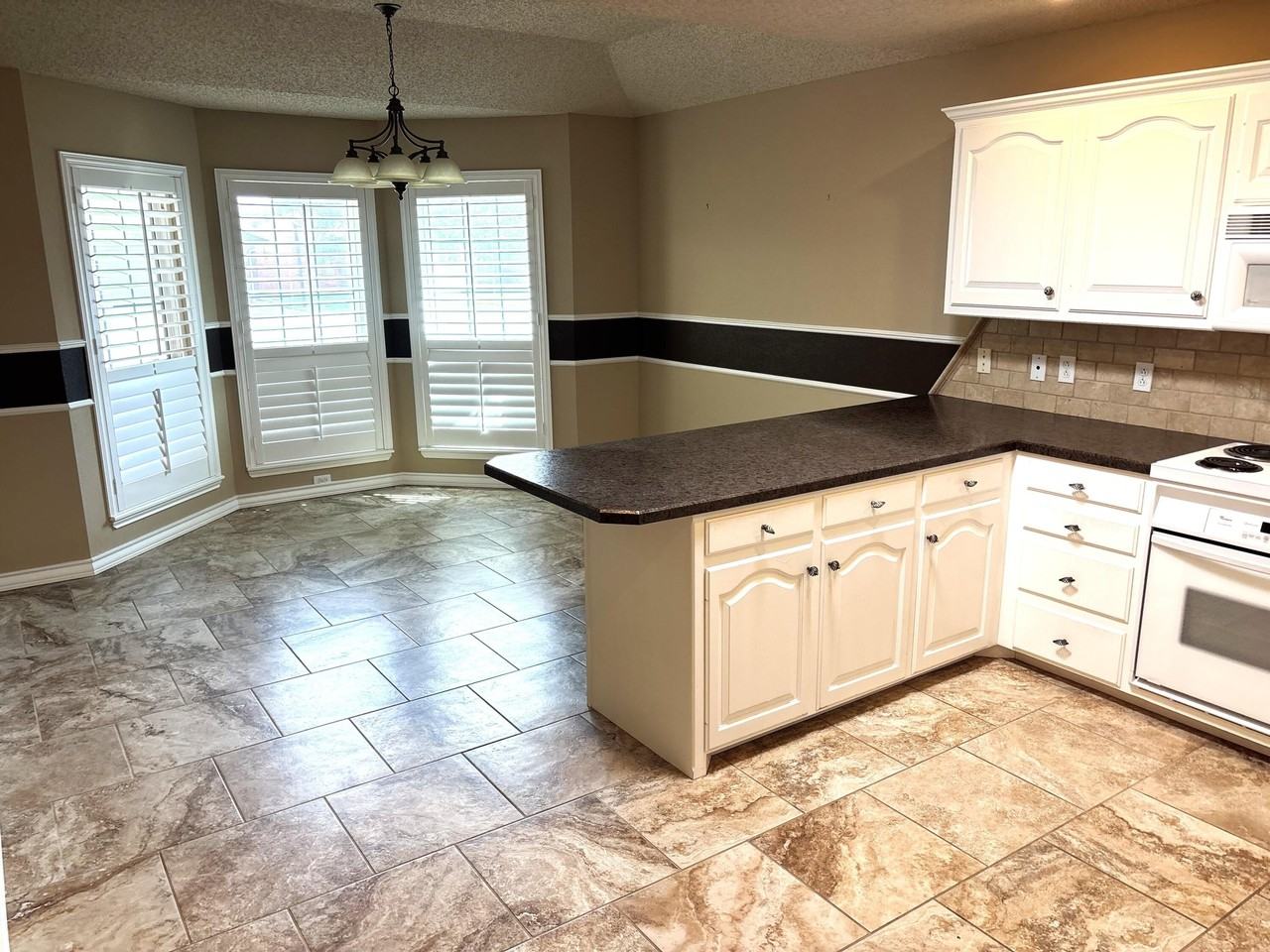 5412 99th St - Photo 4 of 10