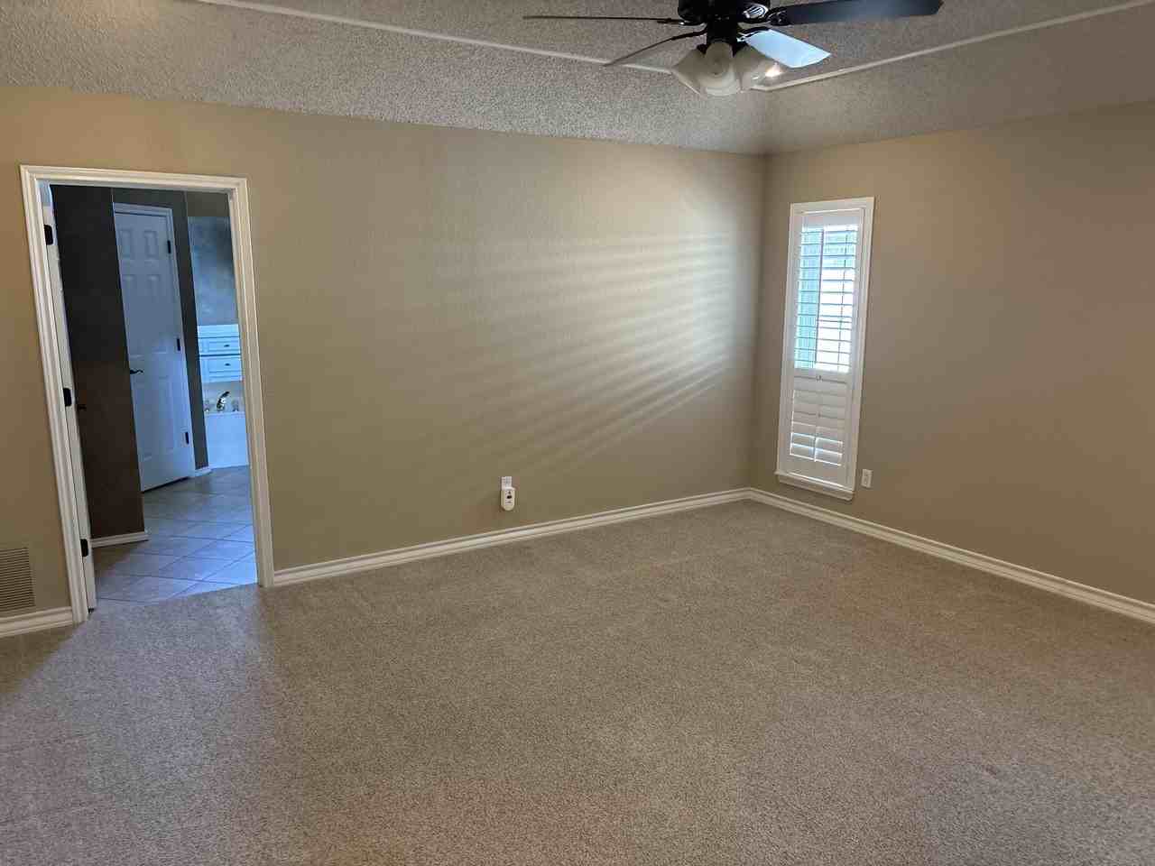 5412 99th St - Photo 5 of 10