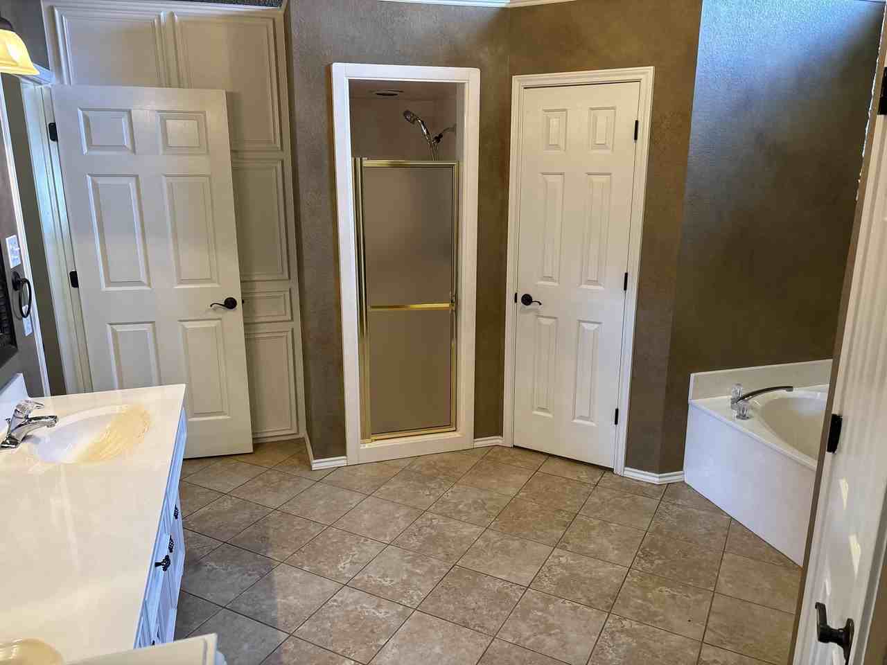 5412 99th St - Photo 7 of 10