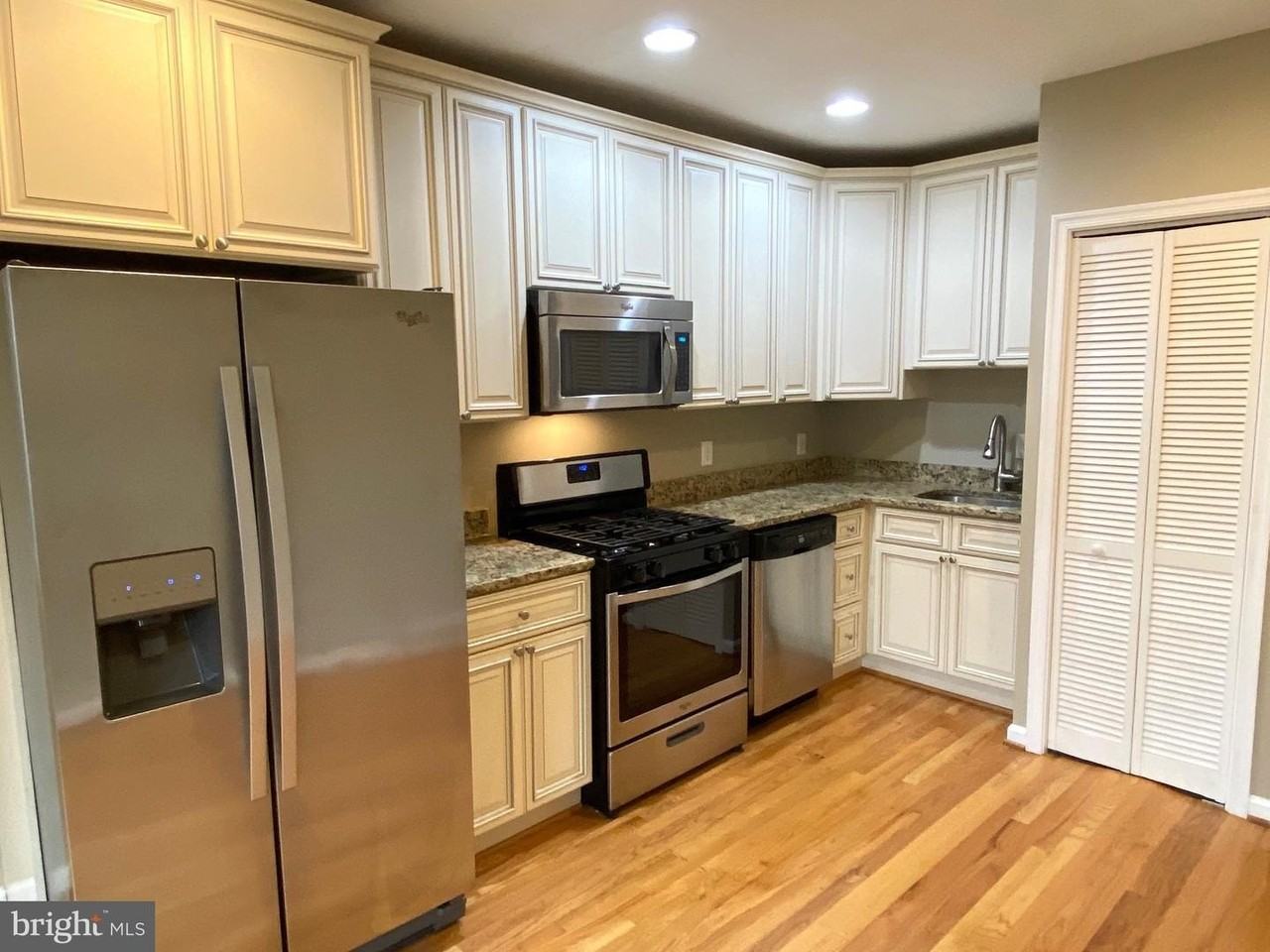 2011 Vermont Ave Nw - Photo 2 of 17