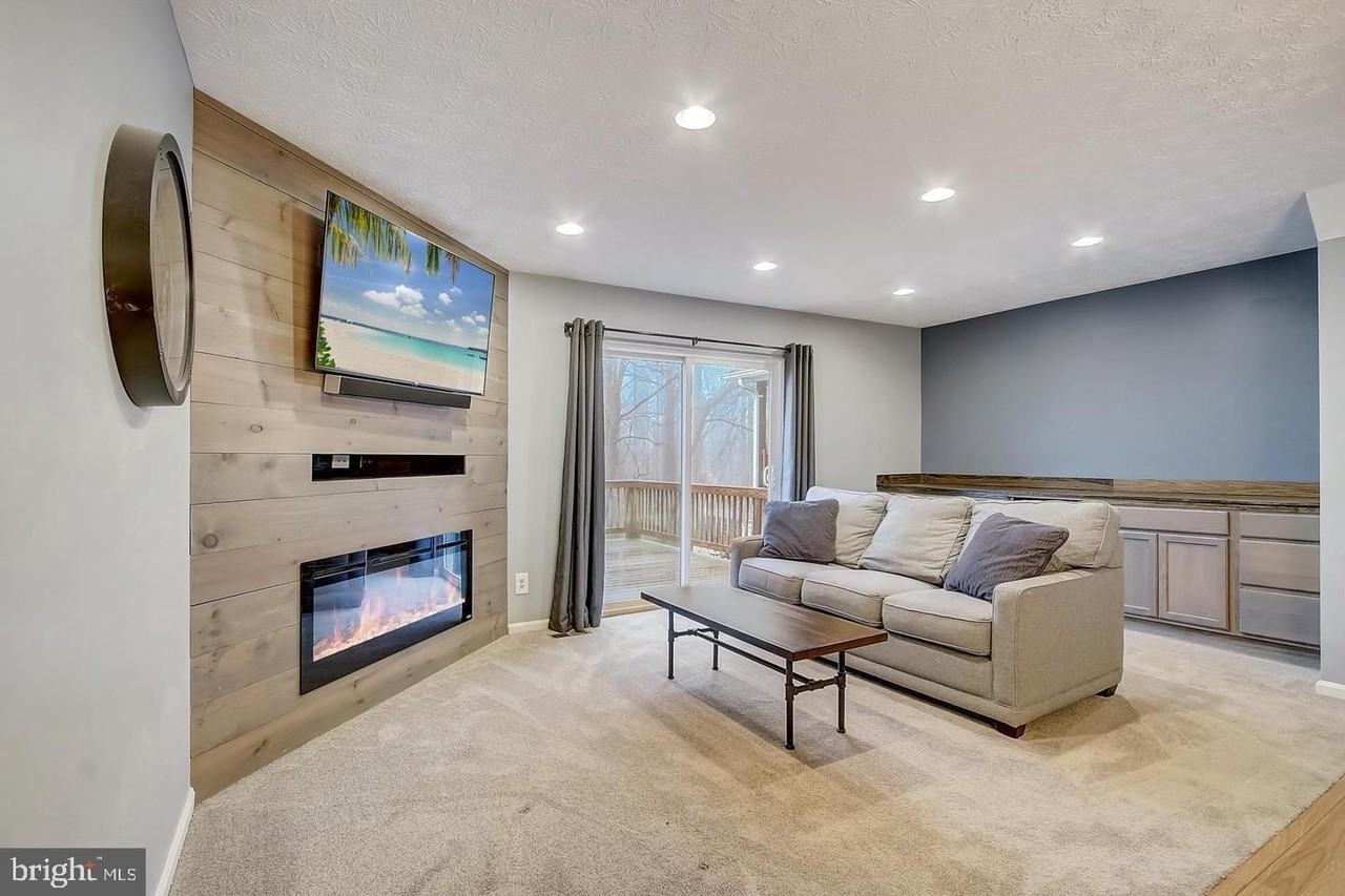 1011 Ellicott Dr - Photo 3 of 32