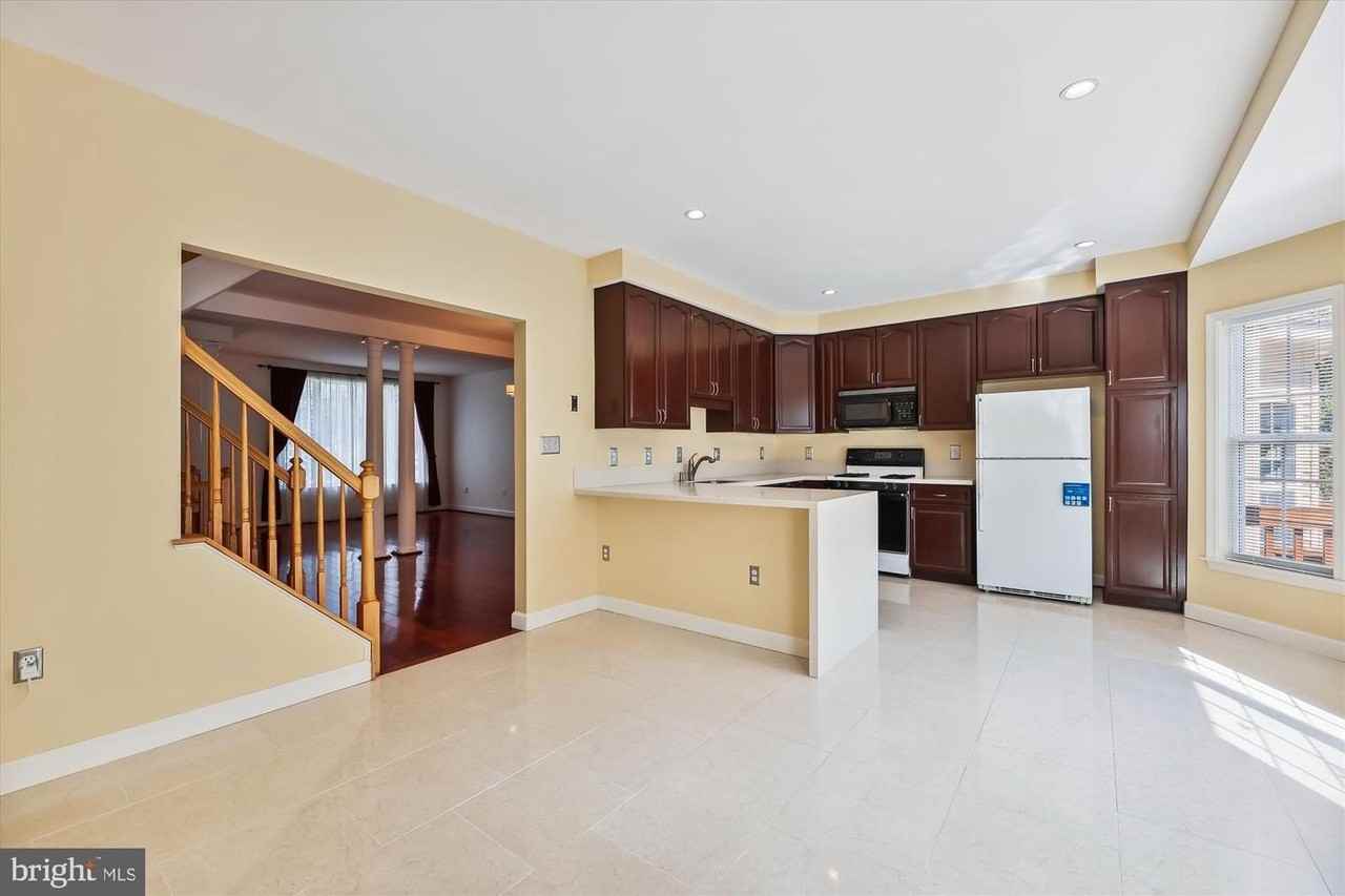 7445 Gillingham Row - Photo 7 of 29