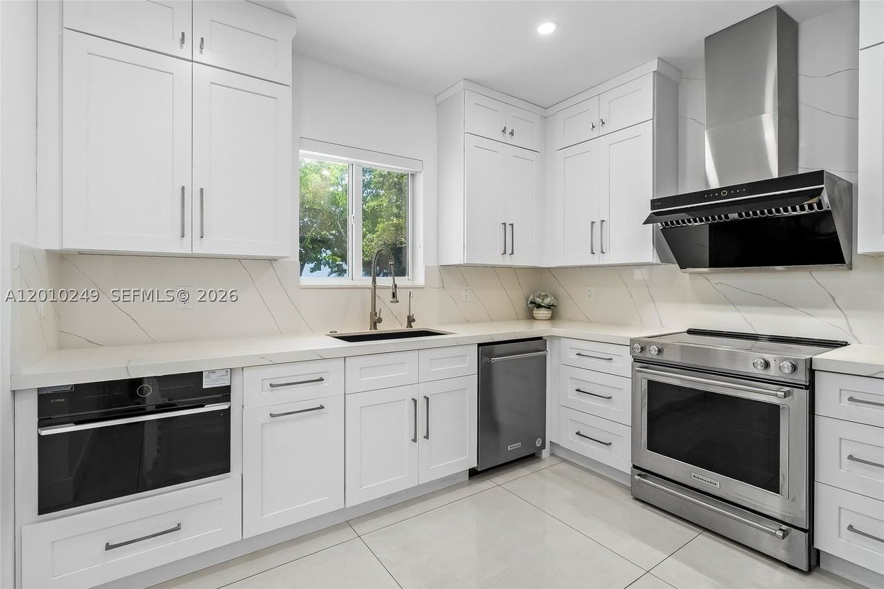 7800 Sw 57th Ct - Photo 2 of 37