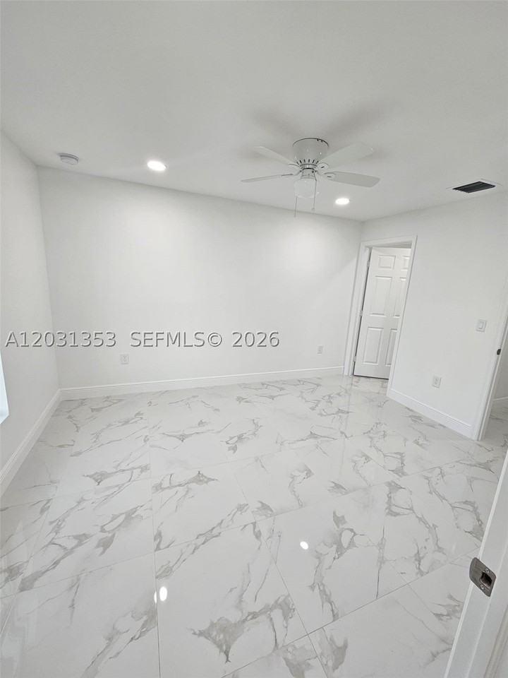 1901 W 11th St - Photo 6 of 15