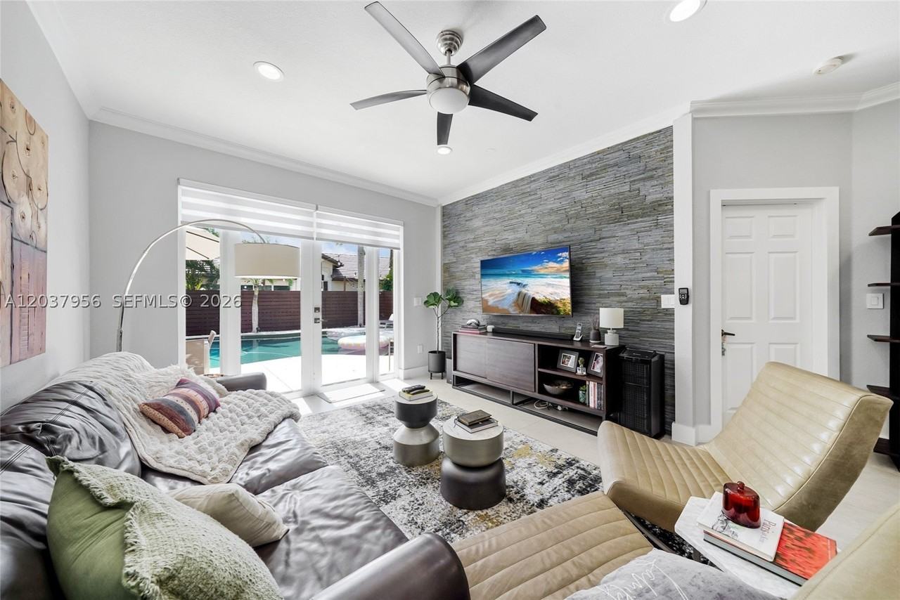 4152 Sapphire Ter - Photo 3 of 43