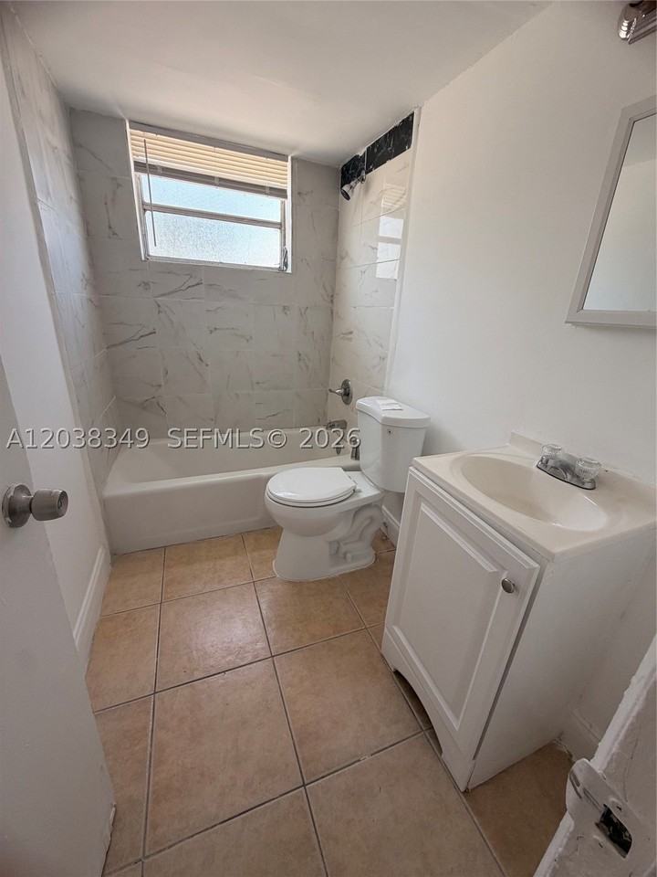 8450 Ne Miami Ct #4 - Photo 4 of 7