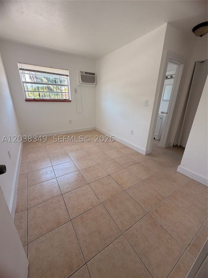 8450 Ne Miami Ct #4 - Photo 5 of 7