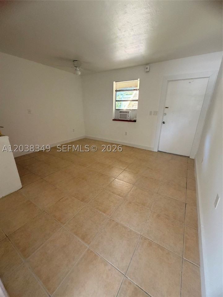 8450 Ne Miami Ct #4 - Photo 6 of 7