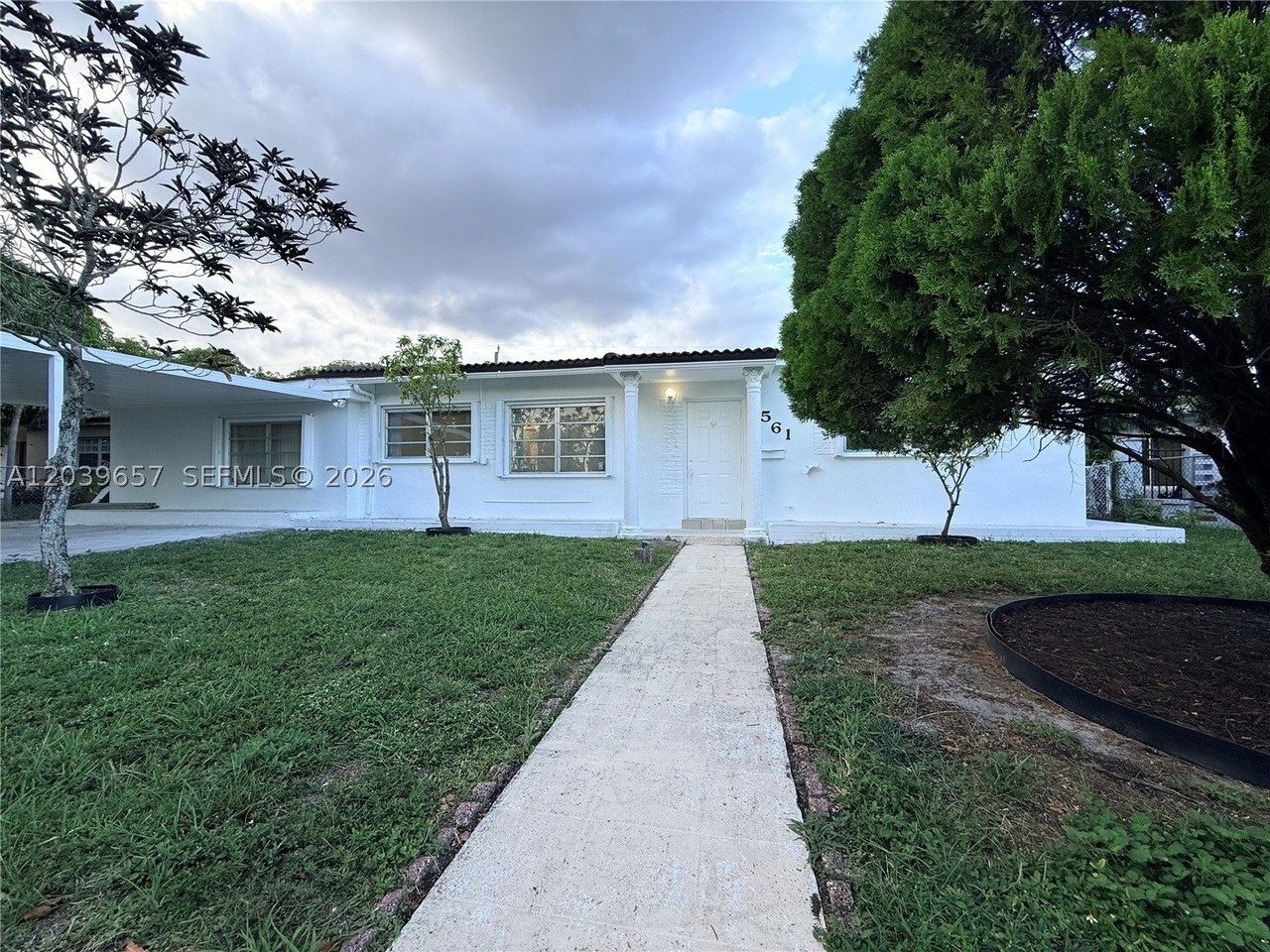 561 W 39th St #NA - Photo 3 of 50