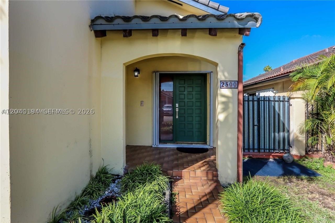 2500 Sw 113th Ct - Photo 4 of 31