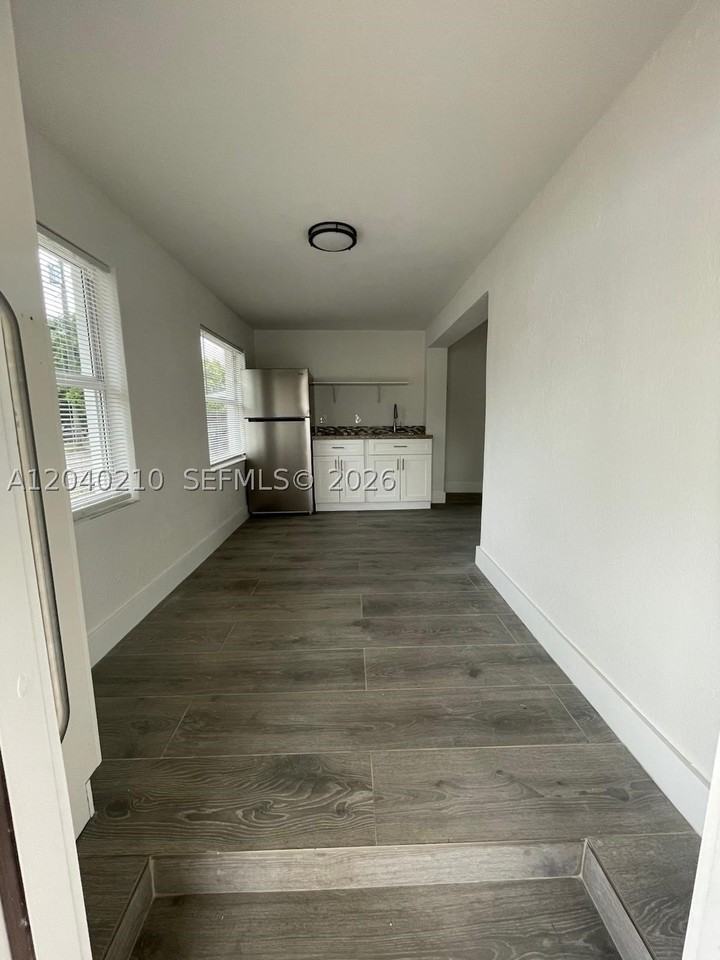 6801 Sw 22nd St #02 - Photo 3 of 10