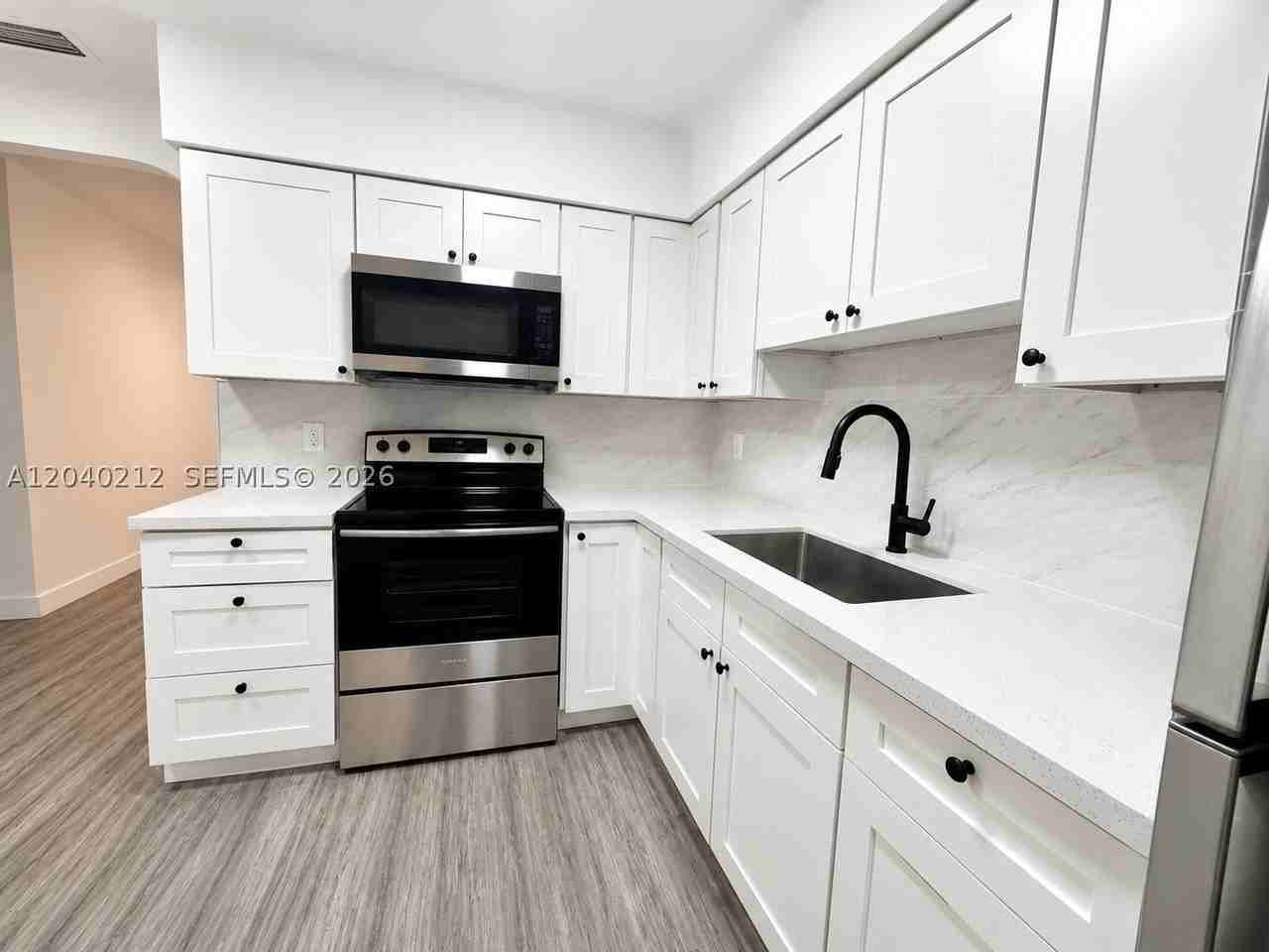 730 Nw 5th St #1 - Photo 2 of 12