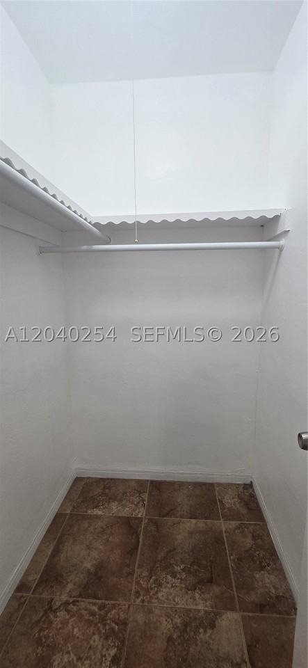 201 Sw 30th Ct - Photo 5 of 10