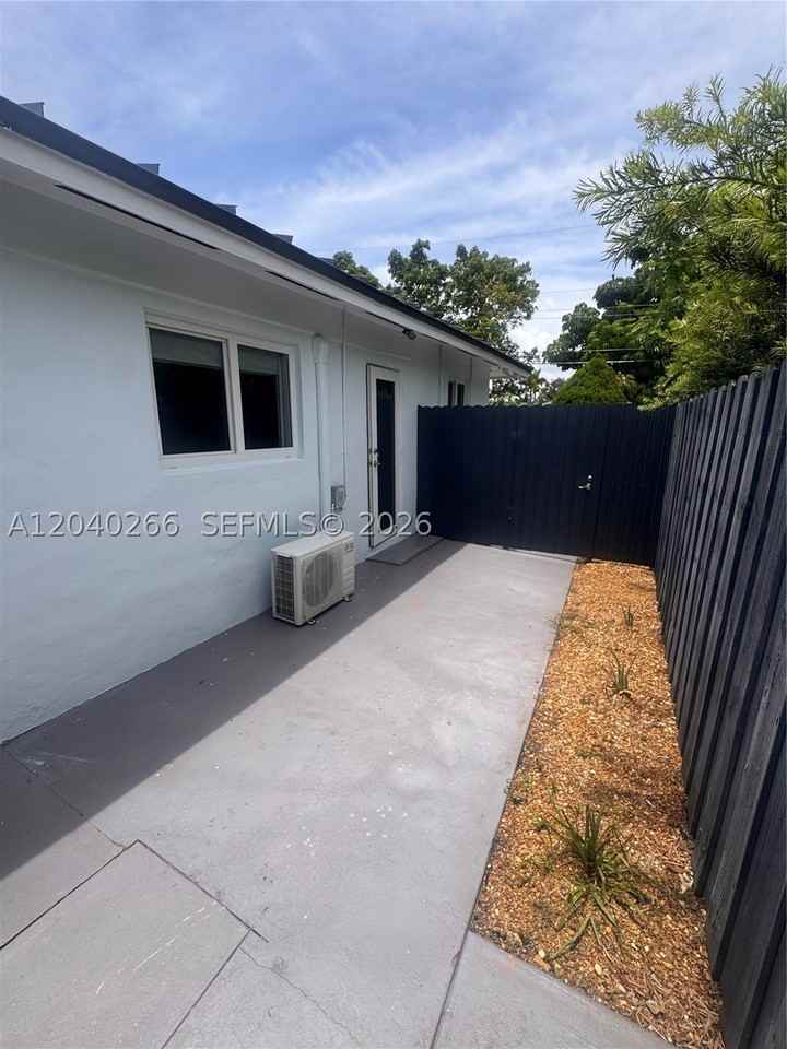 46XX Nw 89th St - Photo 2 of 9