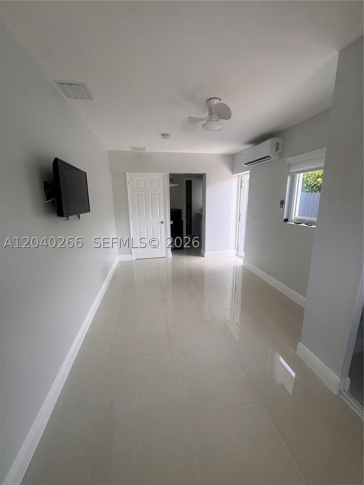 46XX Nw 89th St - Photo 3 of 9