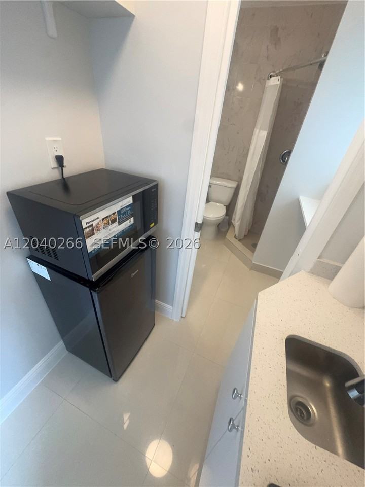 46XX Nw 89th St - Photo 6 of 9