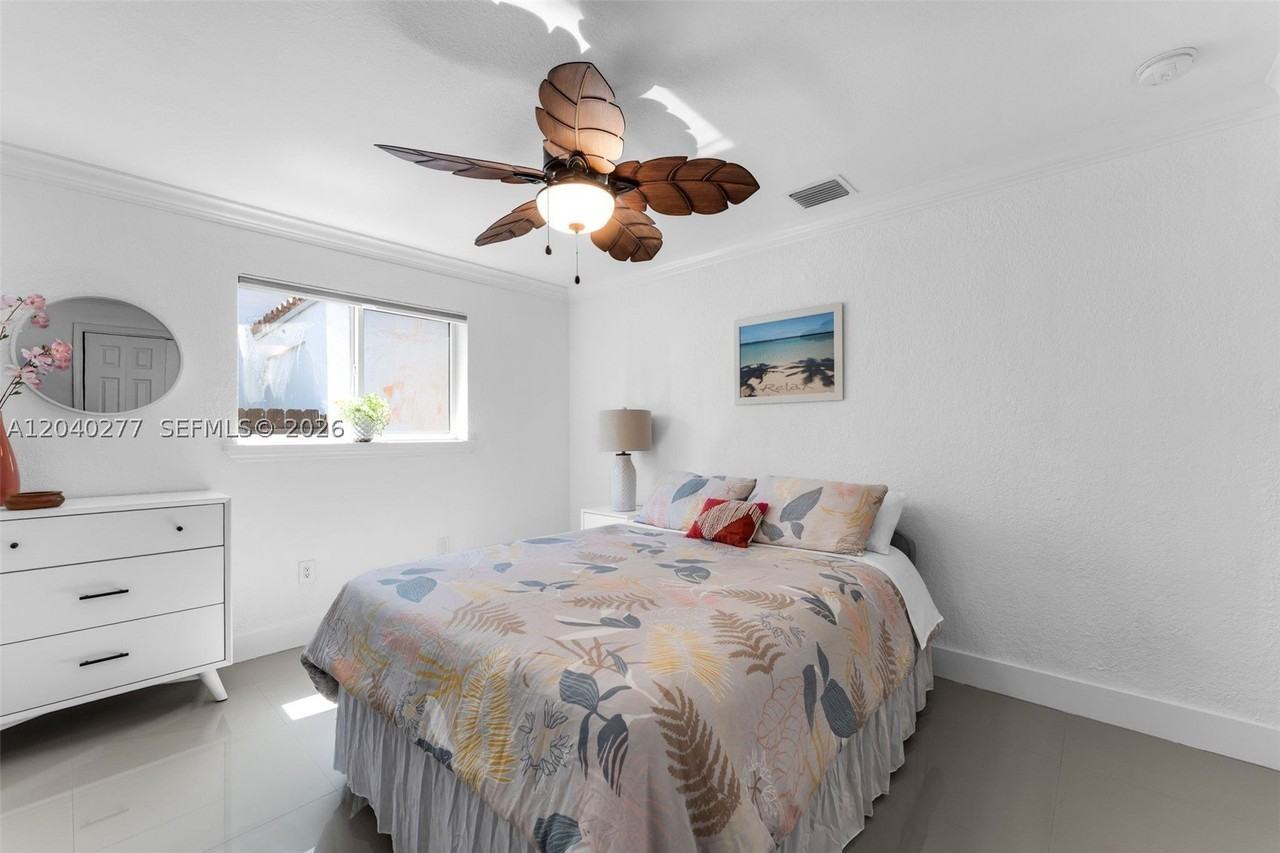 2131 Sw 17th St - Photo 2 of 28