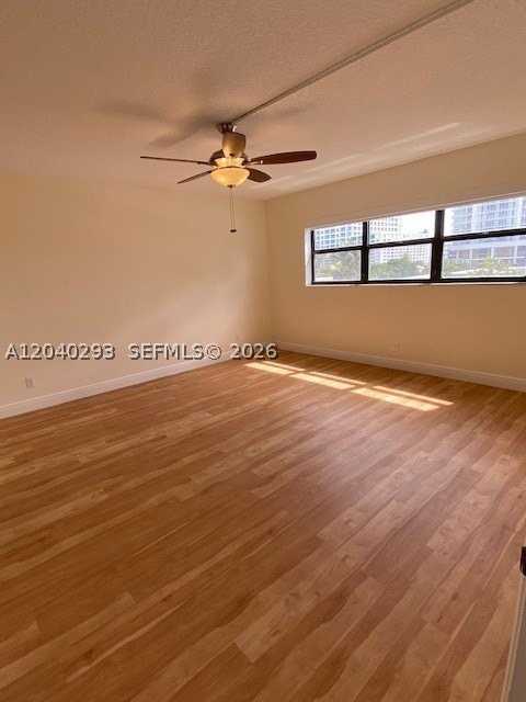 520 Orton Ave #503 - Photo 5 of 17