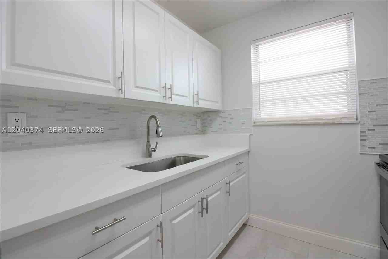 400 Ne 1st St #108 - Photo 5 of 11