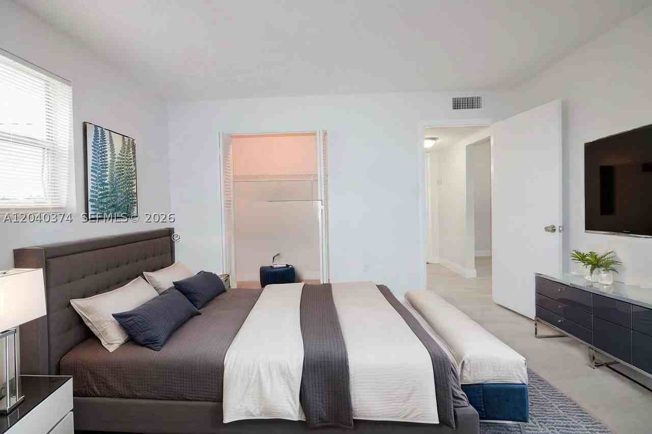 400 Ne 1st St #108 - Photo 7 of 11