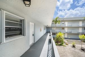 featured image of 1725 W 60th St #F220