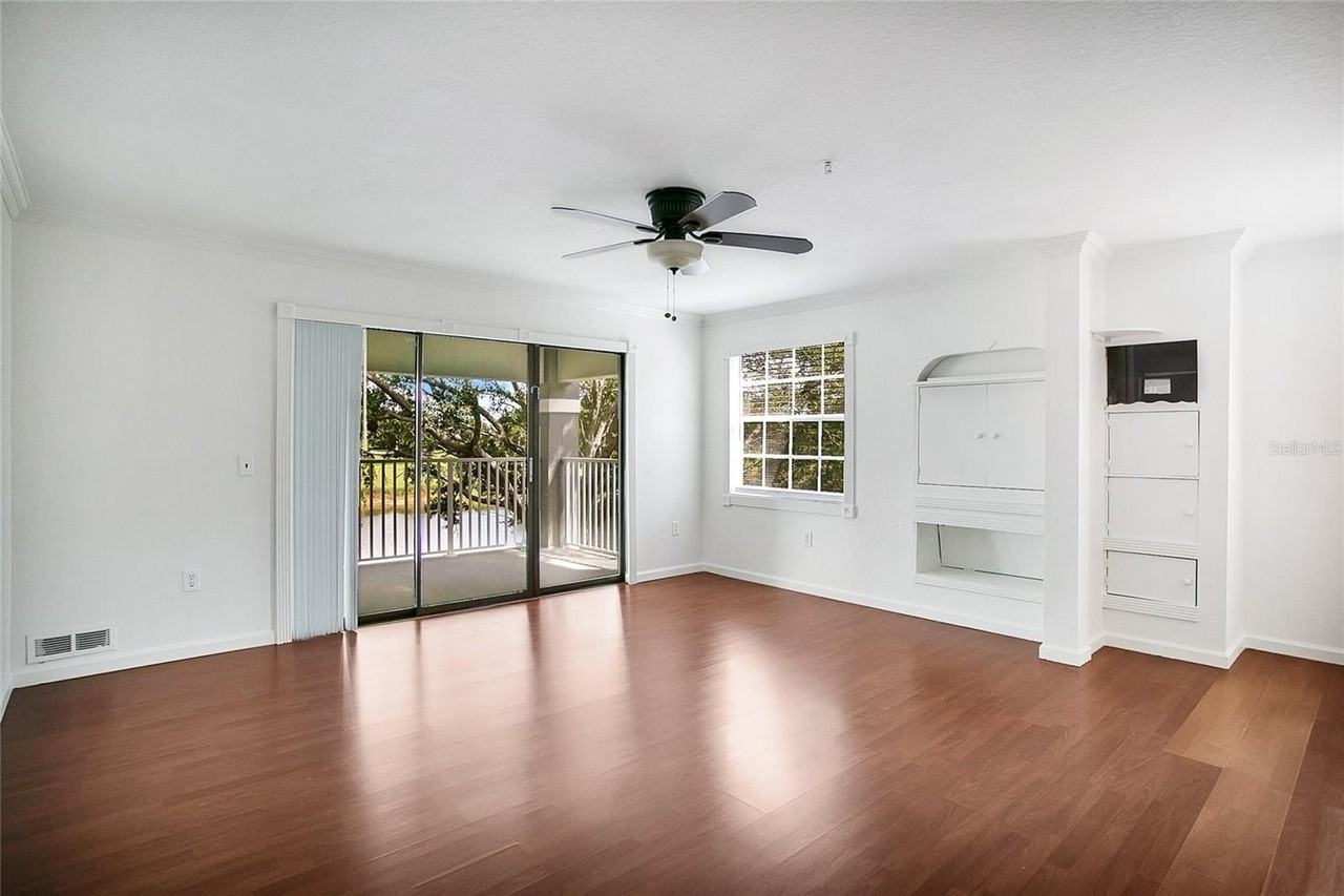 13815 Fairway Island Dr #1328 - Photo 5 of 23