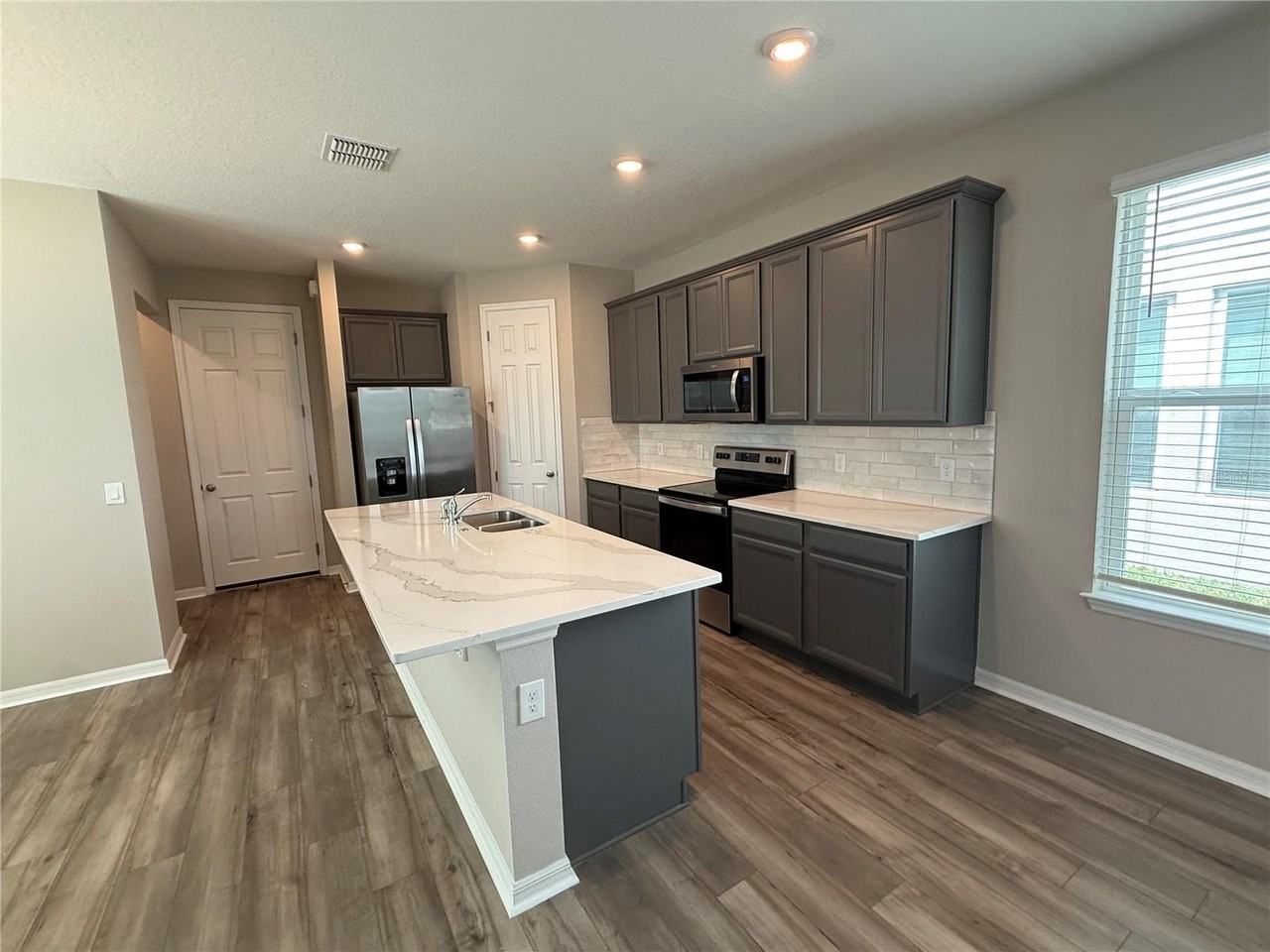 14050 Frasier St - Photo 4 of 31