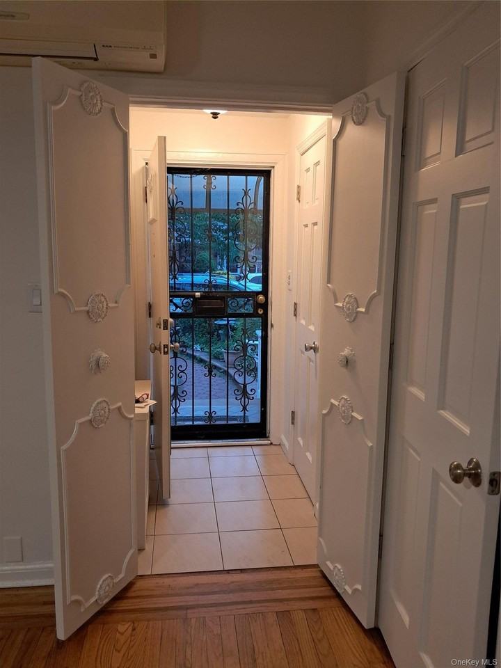 6064 70th St - Photo 4 of 30