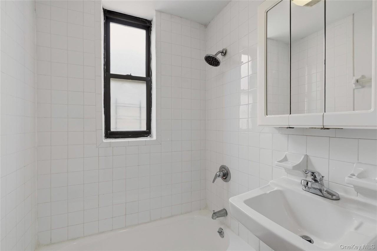 3286 30th St #4A - Photo 6 of 8