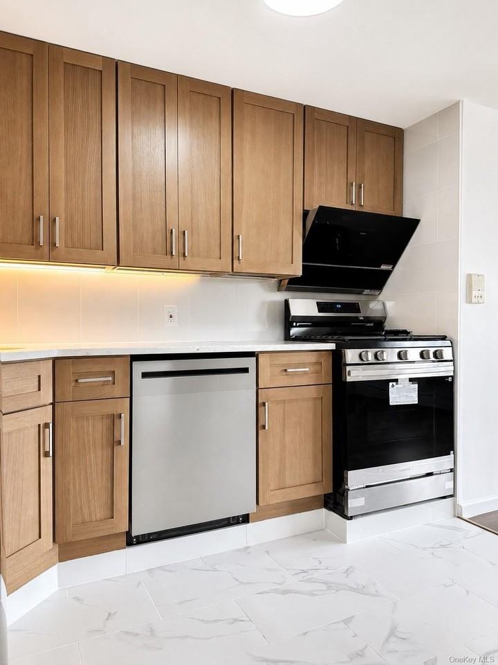 13675 37th Ave #3H - Photo 3 of 15