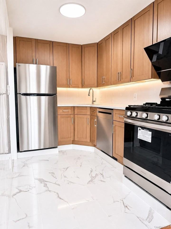 13675 37th Ave #3H - Photo 4 of 15