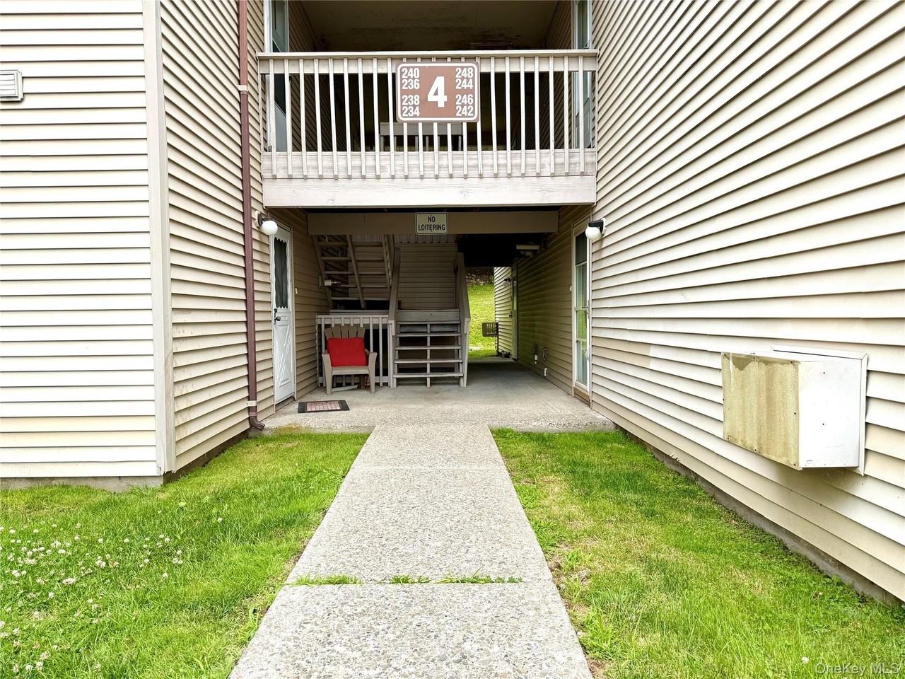 238 Concord Ln - Photo 2 of 13