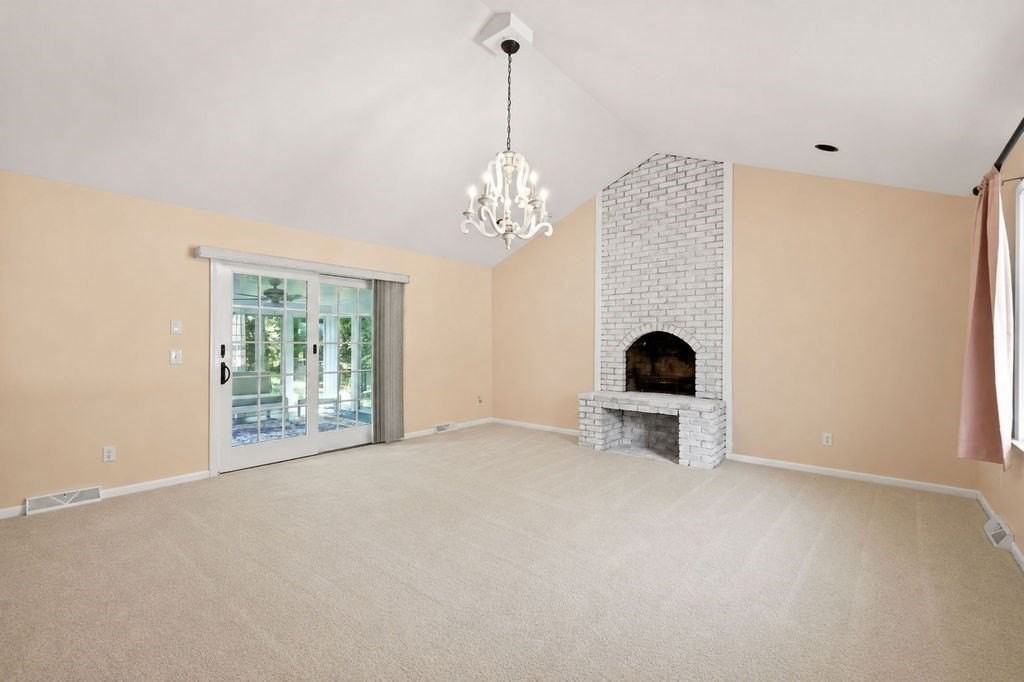 84 Brewster Rd - Photo 4 of 35