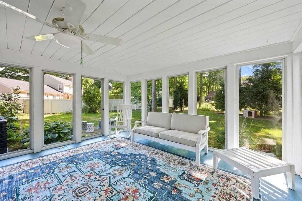 84 Brewster Rd - Photo 5 of 35