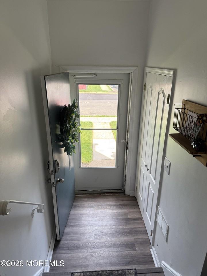 211 Clubhouse Dr - Photo 4 of 29