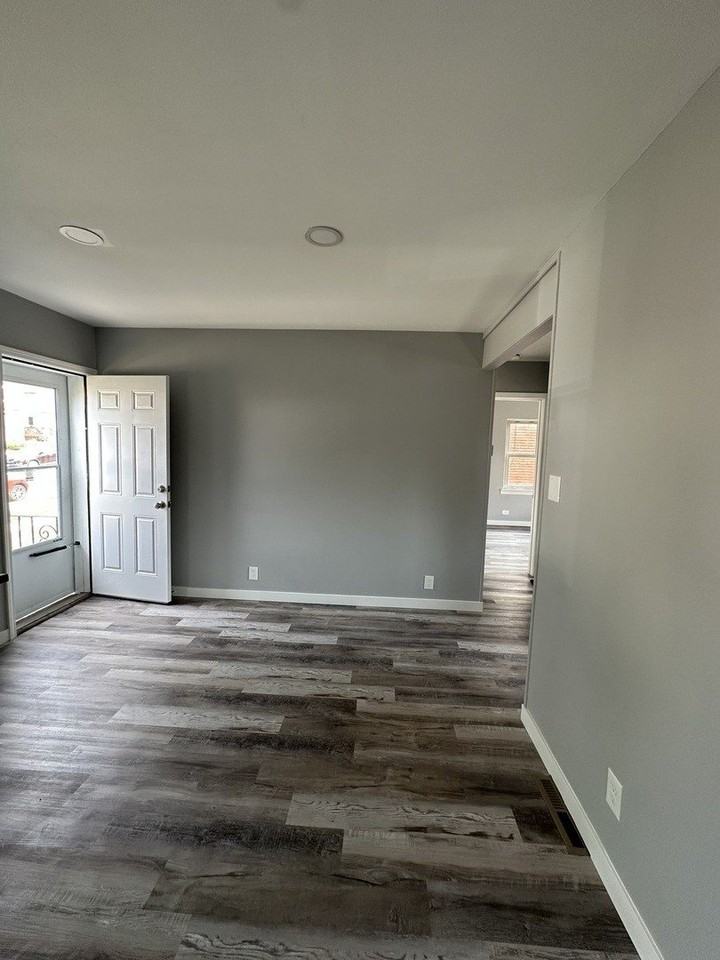 18108 Oakwood Ave - Photo 2 of 12