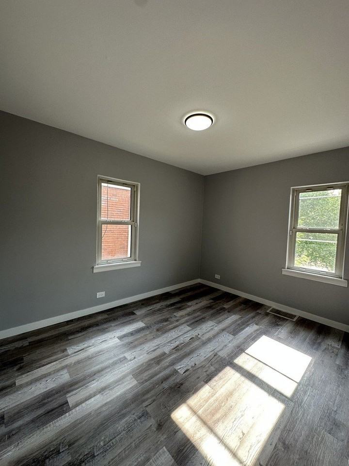 18108 Oakwood Ave - Photo 4 of 12