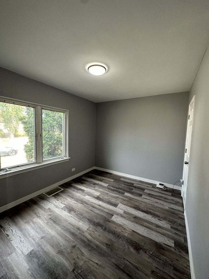 18108 Oakwood Ave - Photo 5 of 12