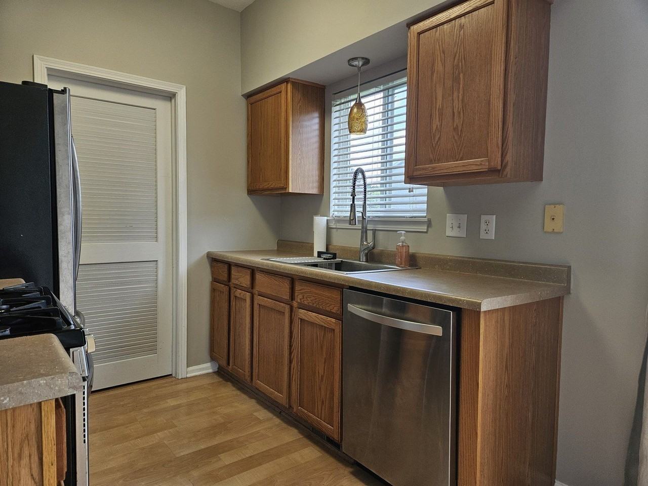 14127 Faulkner Ct - Photo 6 of 21