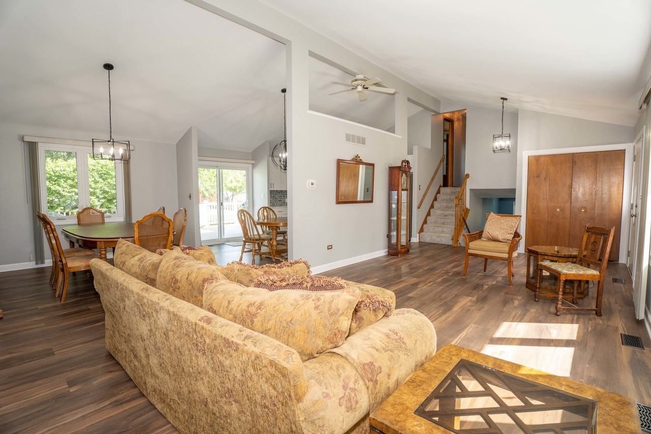 16409 Winding Creek Rd - Photo 3 of 21