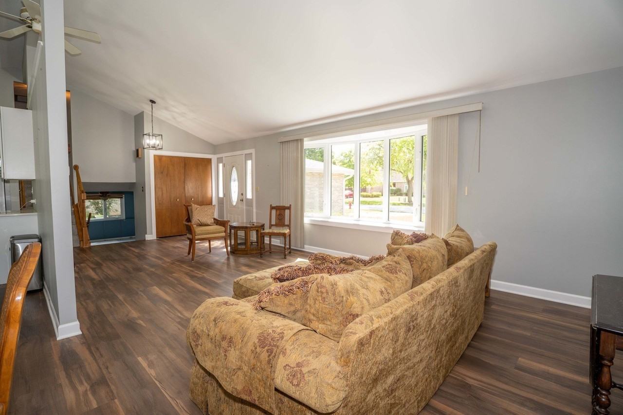 16409 Winding Creek Rd - Photo 4 of 21