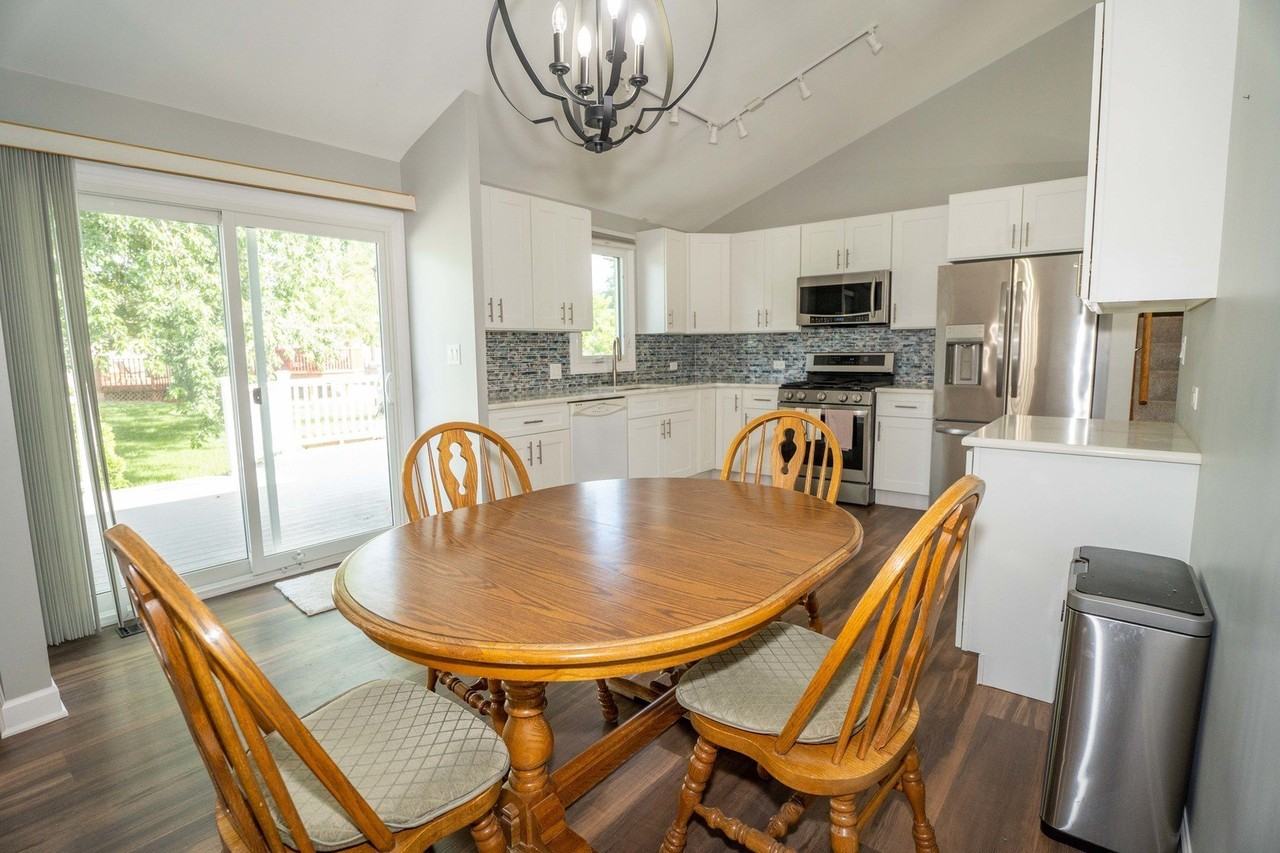 16409 Winding Creek Rd - Photo 6 of 21