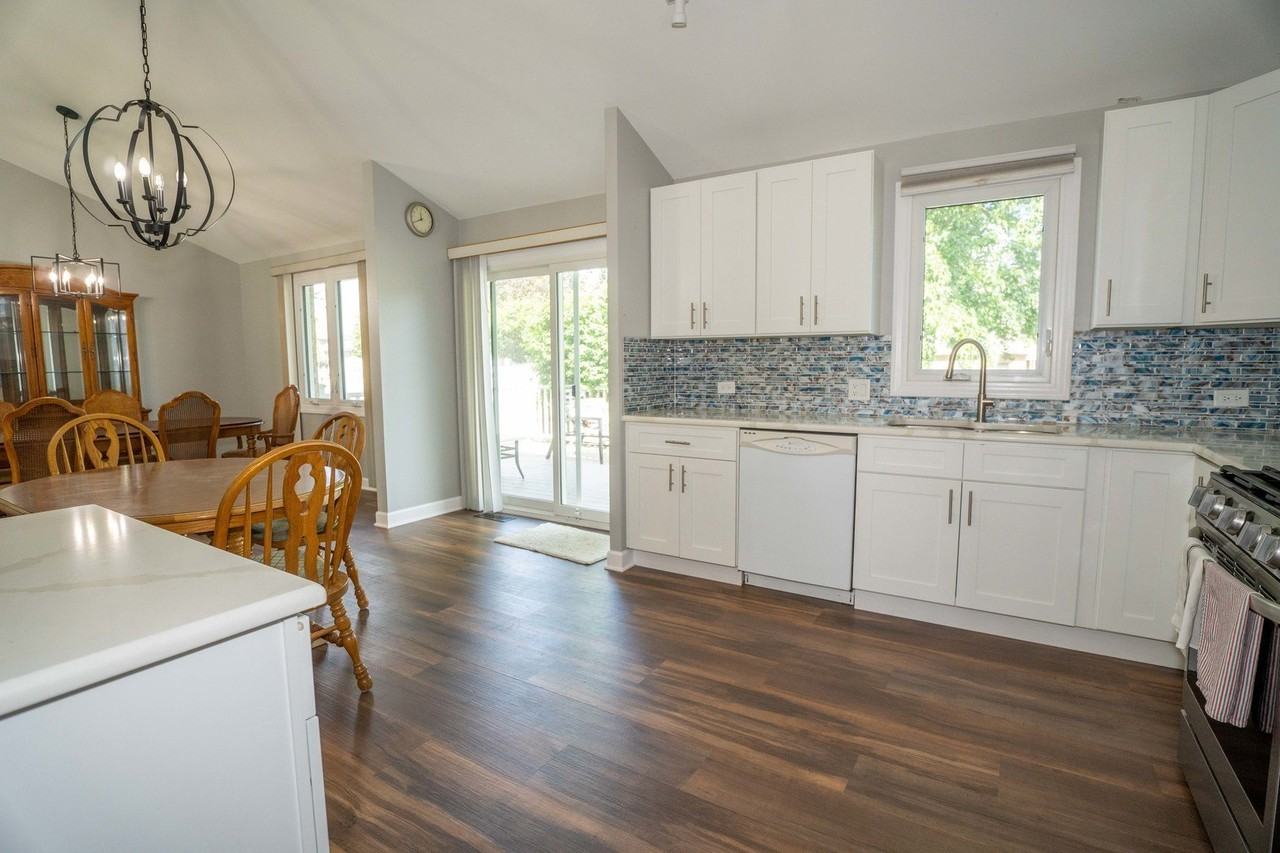 16409 Winding Creek Rd - Photo 7 of 21