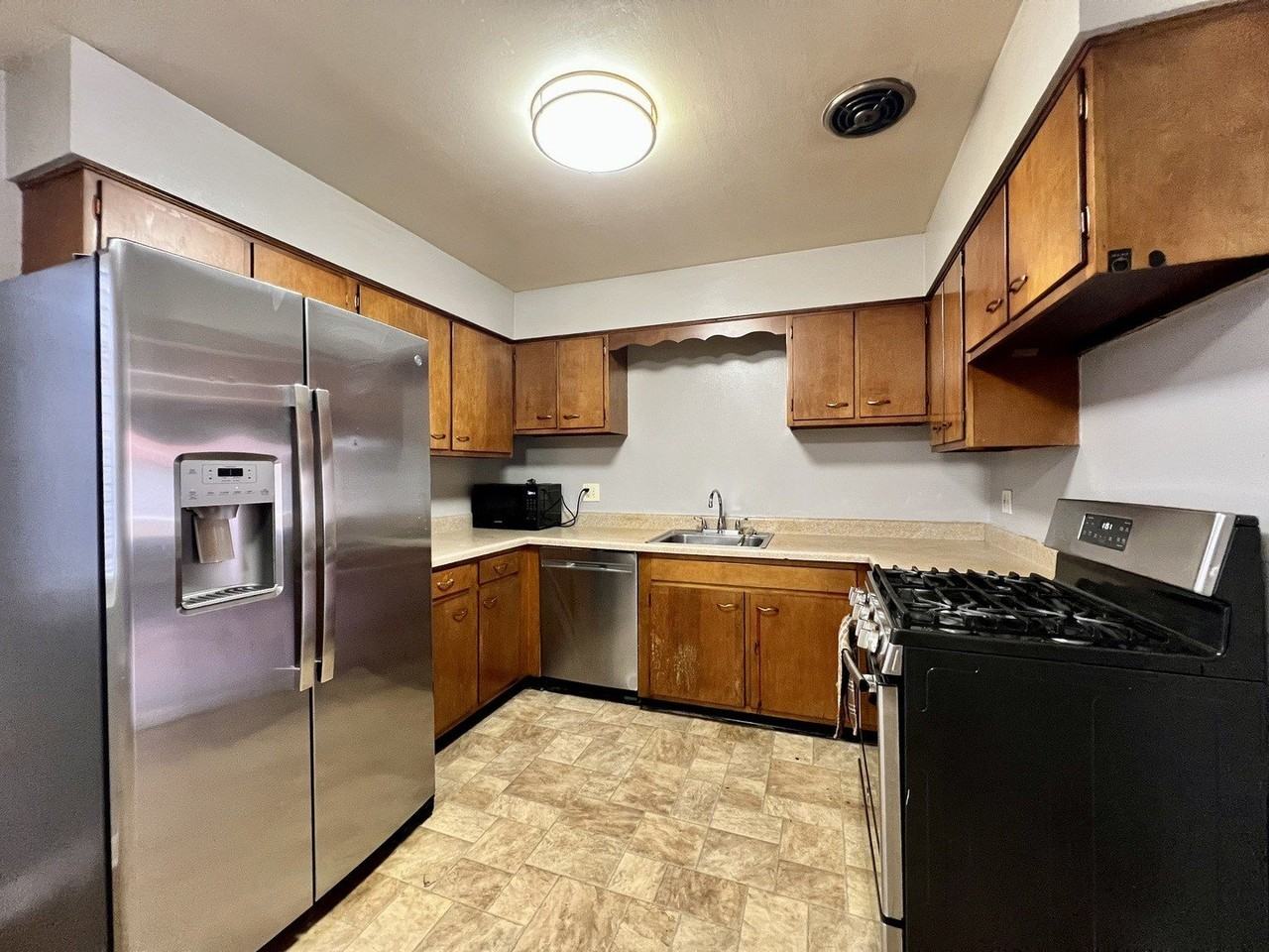 1414 W Chase Ave #D - Photo 5 of 21