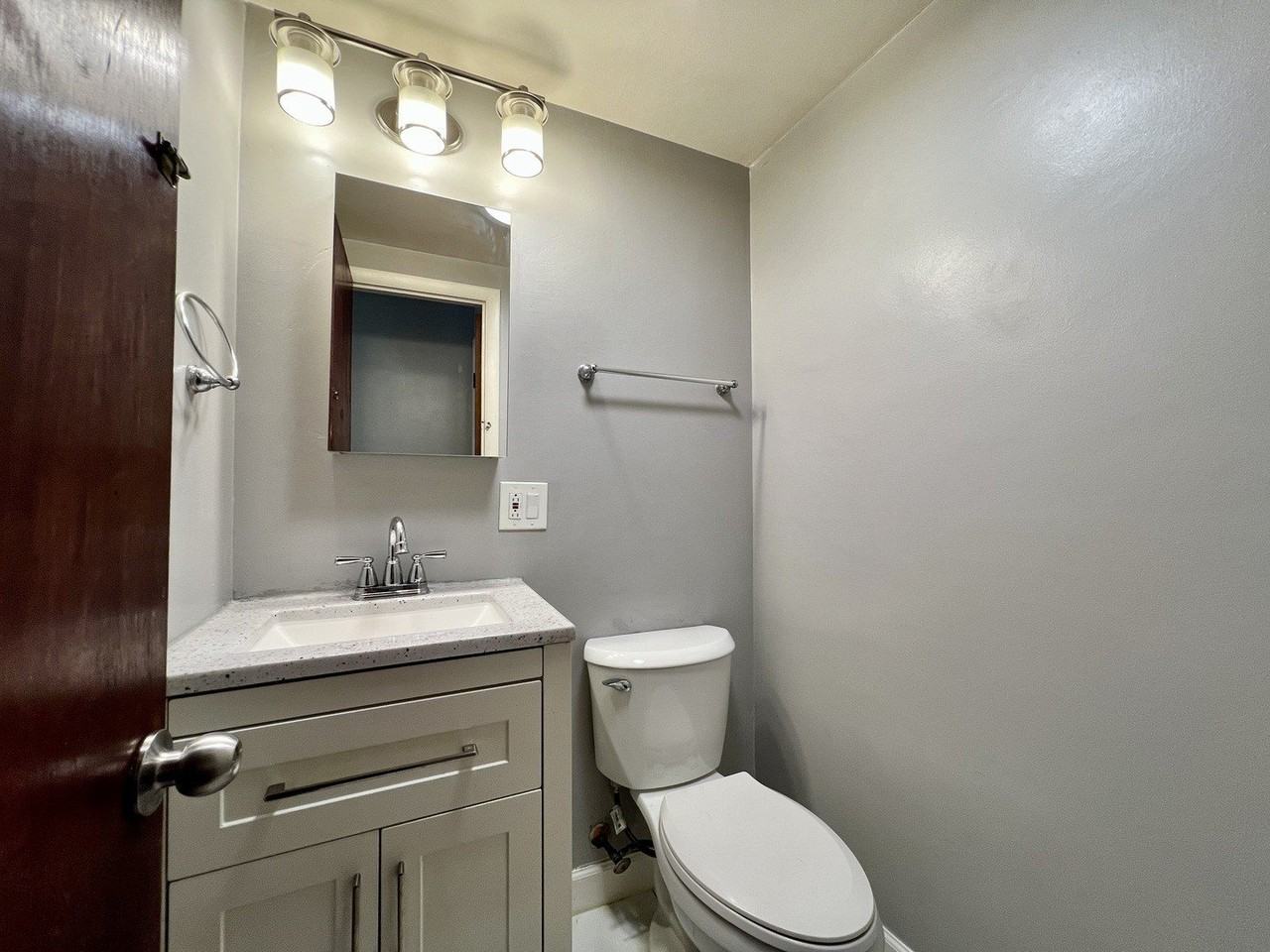 1414 W Chase Ave #D - Photo 7 of 21
