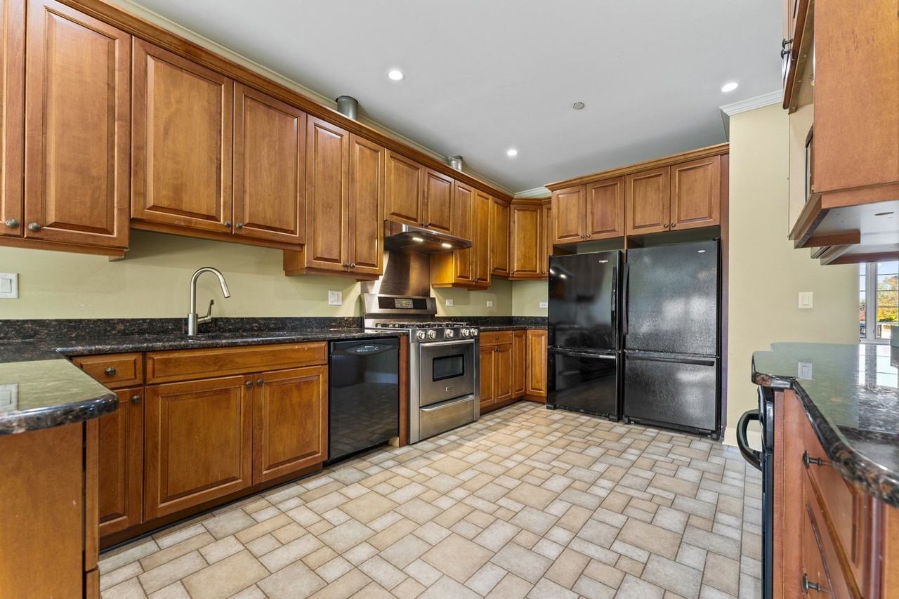 5533 Lincoln Ave - Photo 5 of 33